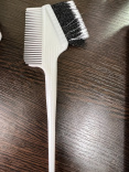 Кисть для окраски волос узкая с расческой